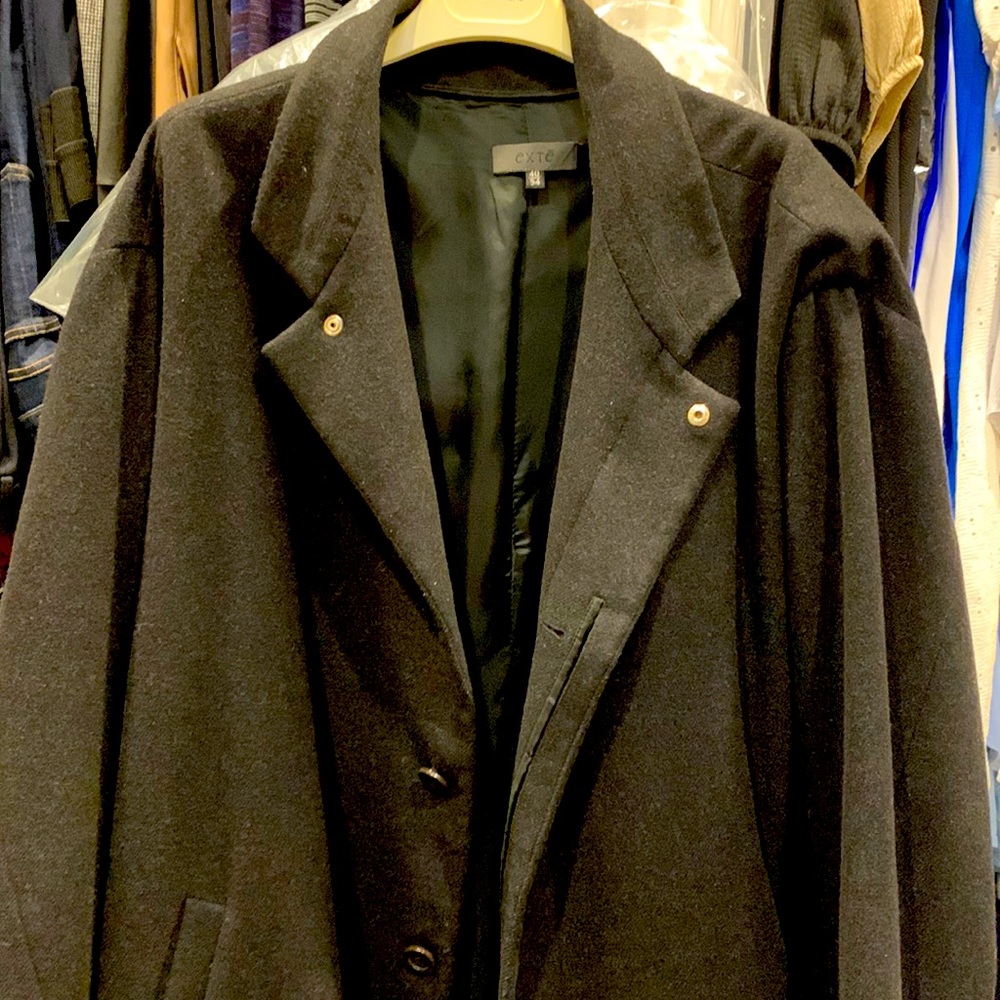 MENS EXTE LONG TRENDY WOOL JACKET. MAKES YOU LOOK LIKE A COOL BUSINESS MAN.
